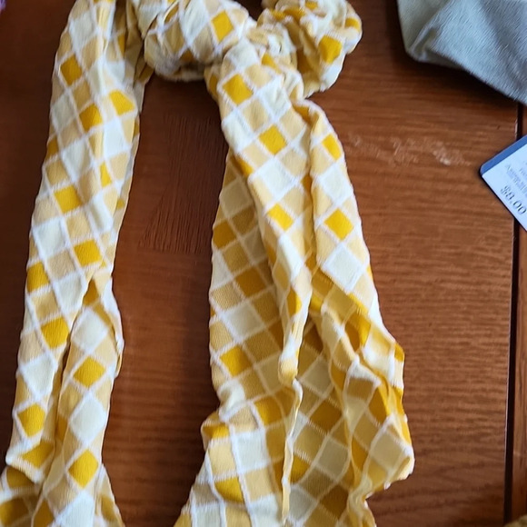 Universal Thread Hair Accessories NEW 5 Piece Bundle Scrunchies Headwrap Twister - Picture 4 of 7